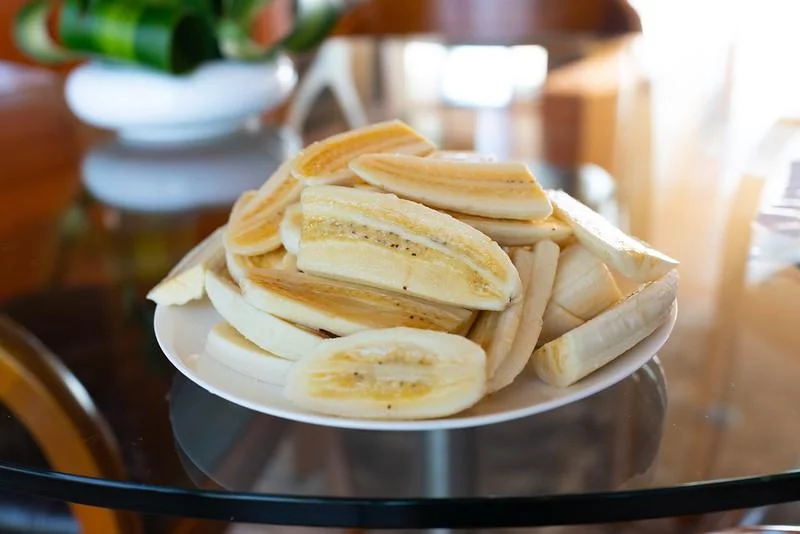 Sliced apple bananas