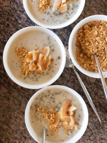 Vietnamese Mung Bean Dessert (Che Dau Xanh) spooned into individual dessert bowls