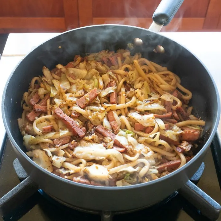 Udon stir fry in a pan, ready to serve and eat!