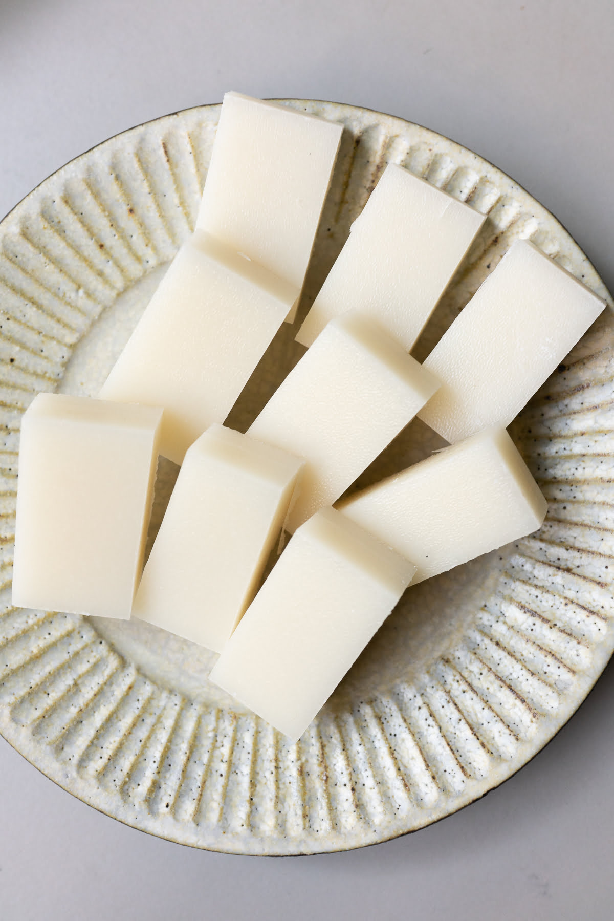 A plate of kirimochi, cut into thirds.