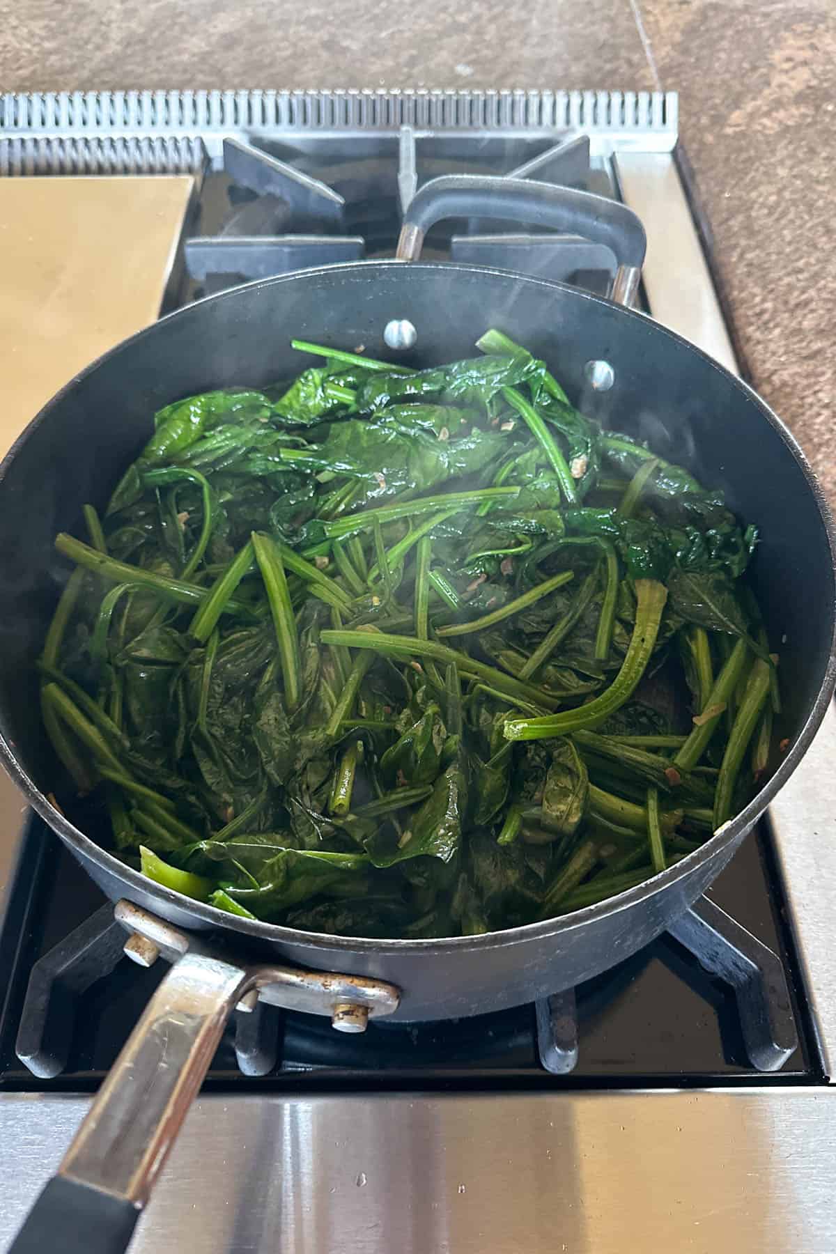 Stir frying Taiwan Spinach.