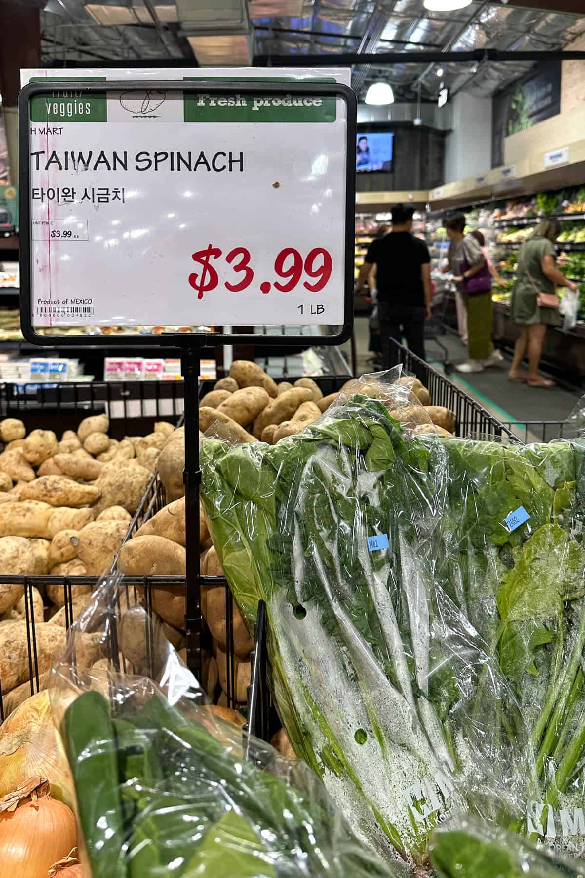 Taiwan spinach for sale at the supermarket.