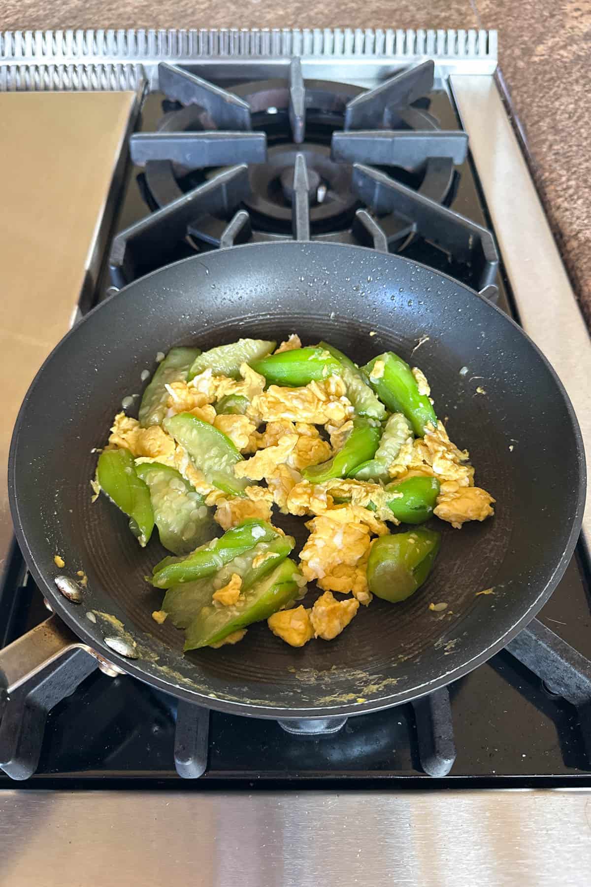 Making Loofah / Luffa and Eggs Stir Fry.