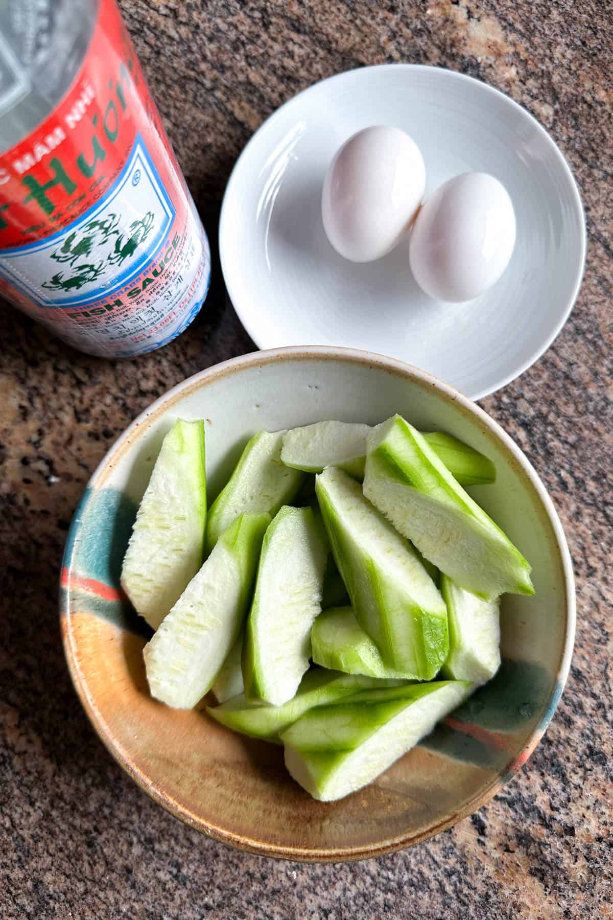 Ingredients for Loofah / Luffa and Eggs Stir Fry.