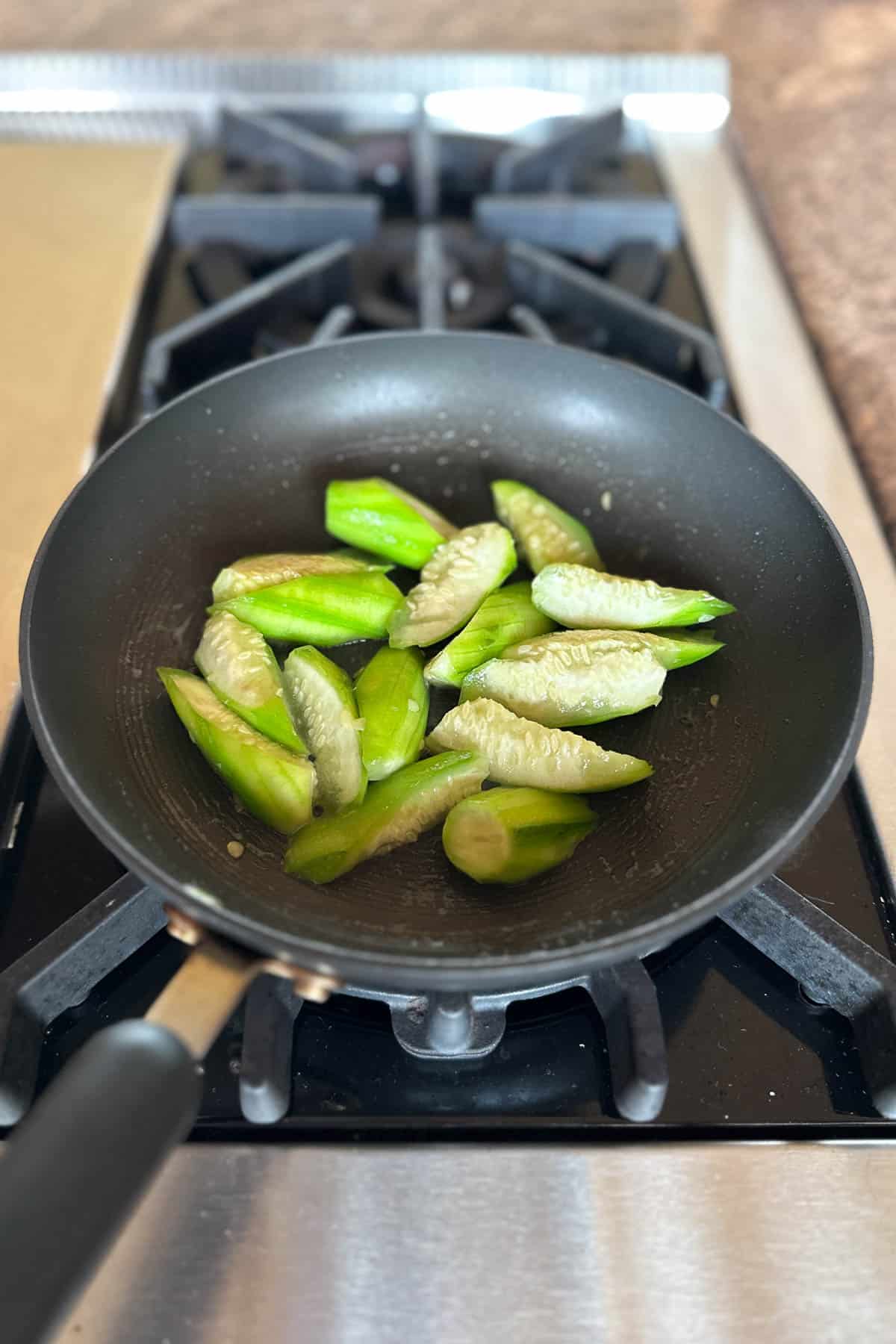 Making Loofah / Luffa and Eggs Stir Fry.