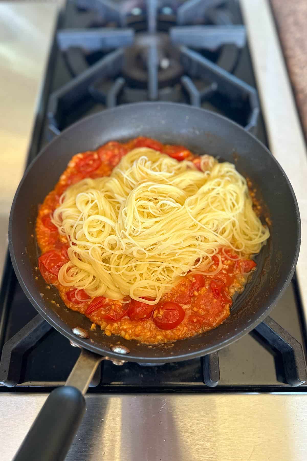 Making cherry tomato pasta.