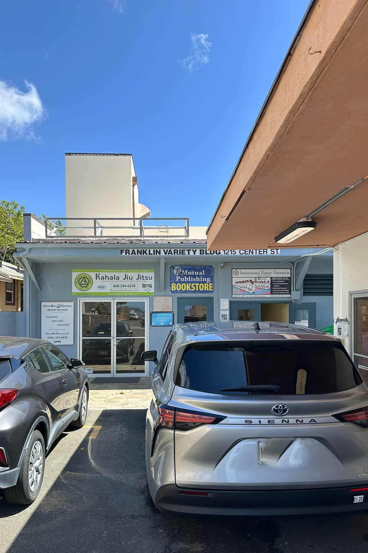 Mutual Publishing bookstore in Kaimuki.