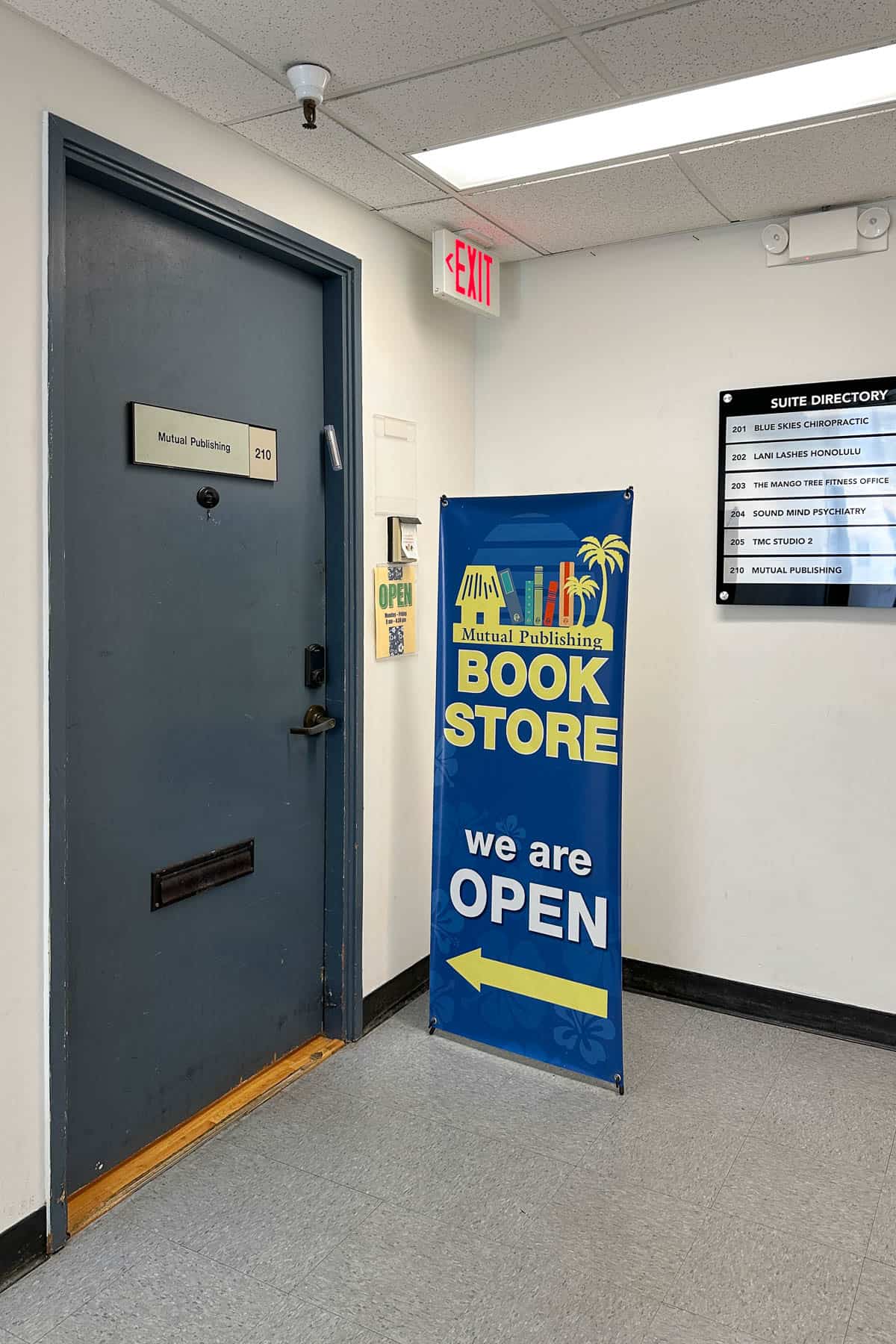 Mutual Publishing bookstore in Kaimuki.