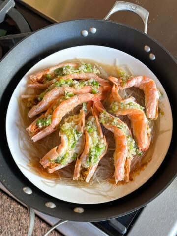 Steamed shrimp and vermicelli.