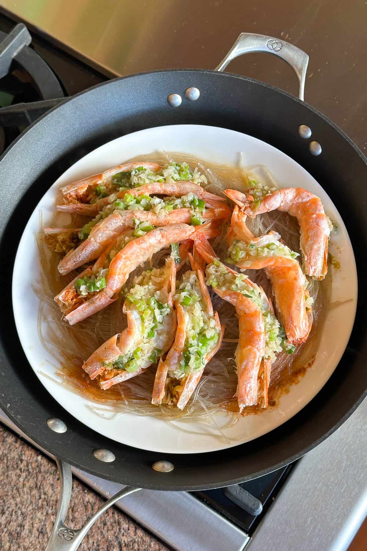Steamed shrimp and vermicelli.