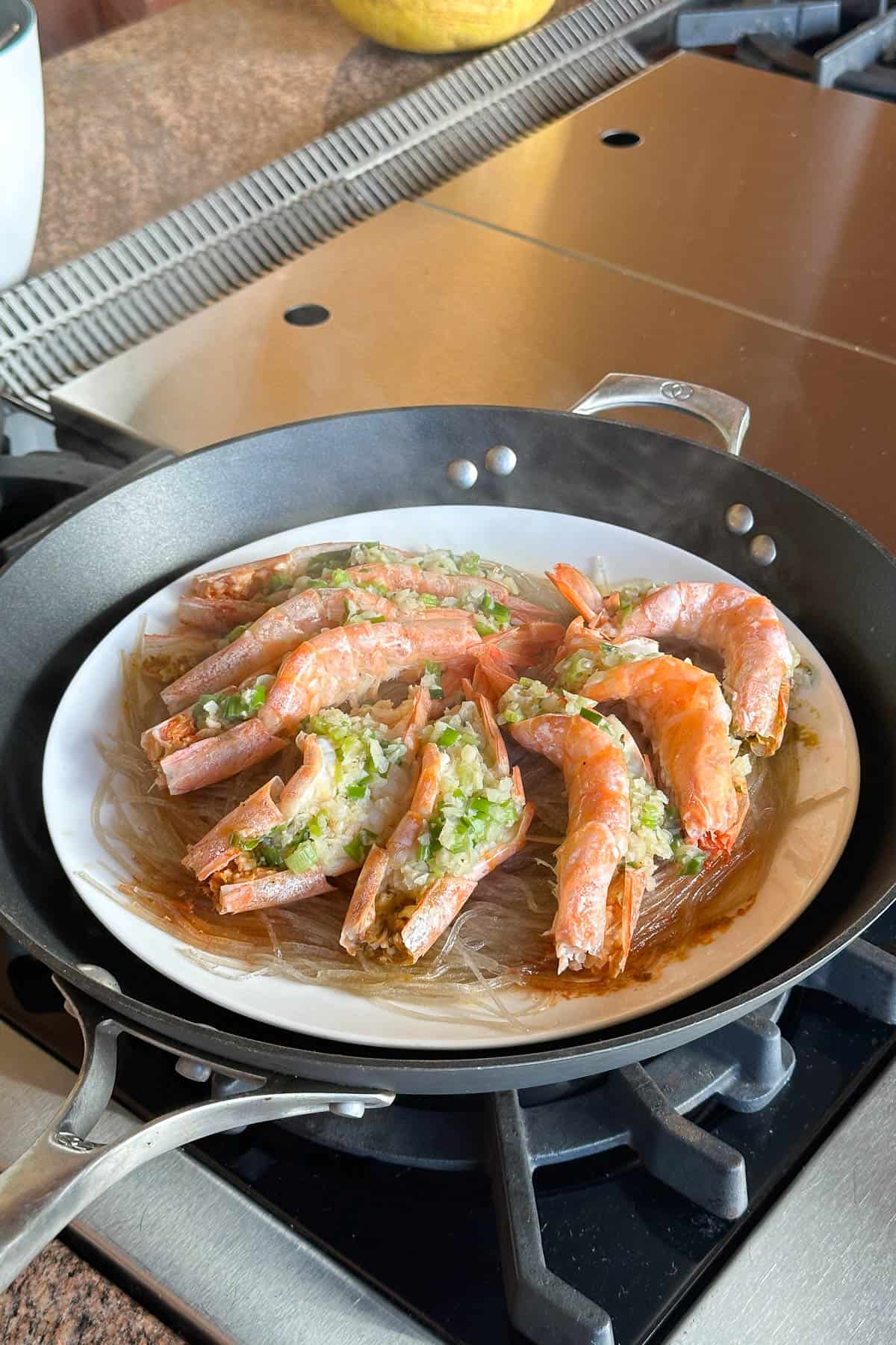 Steamed shrimp and vermicelli.