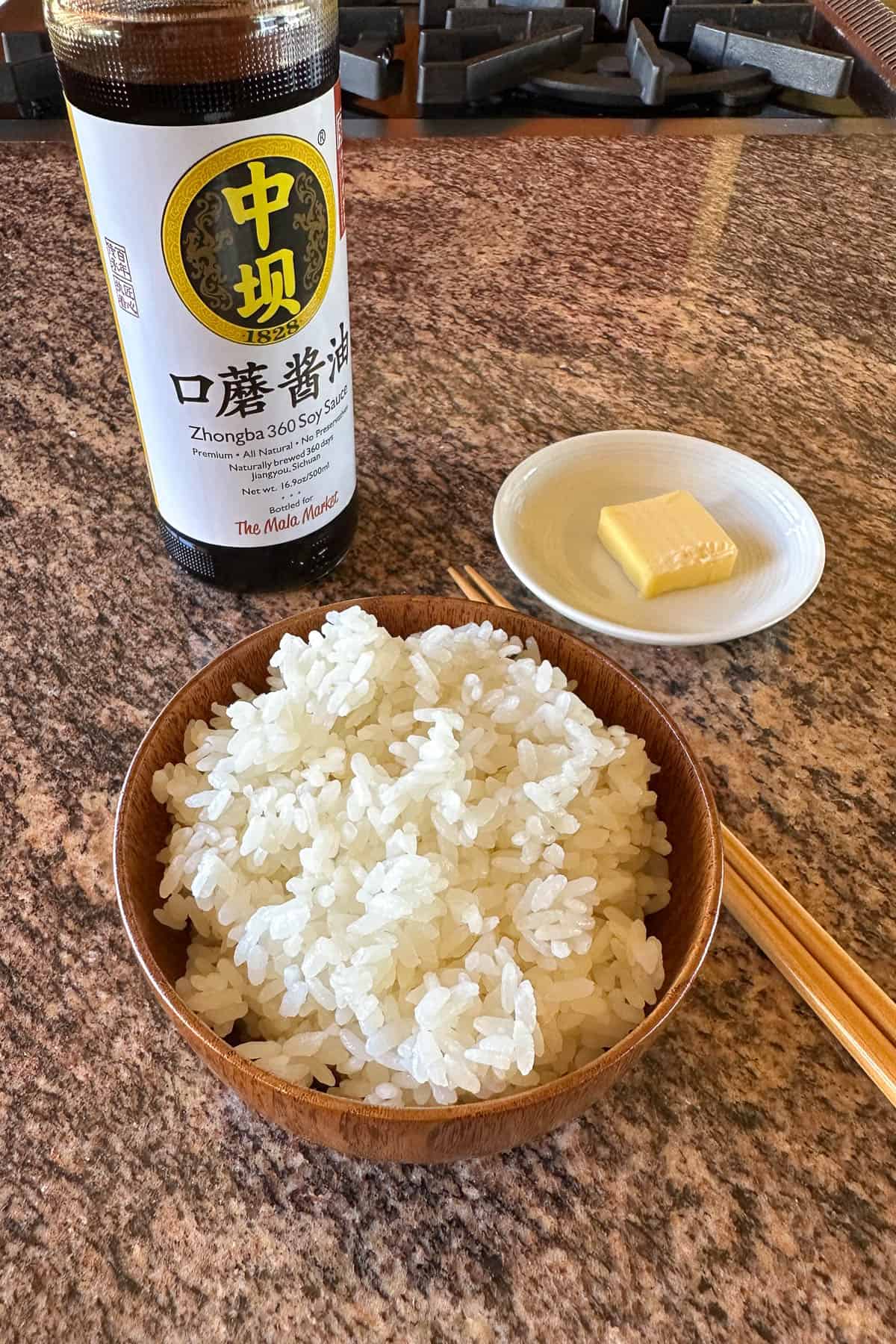 Making soy sauce butter rice.