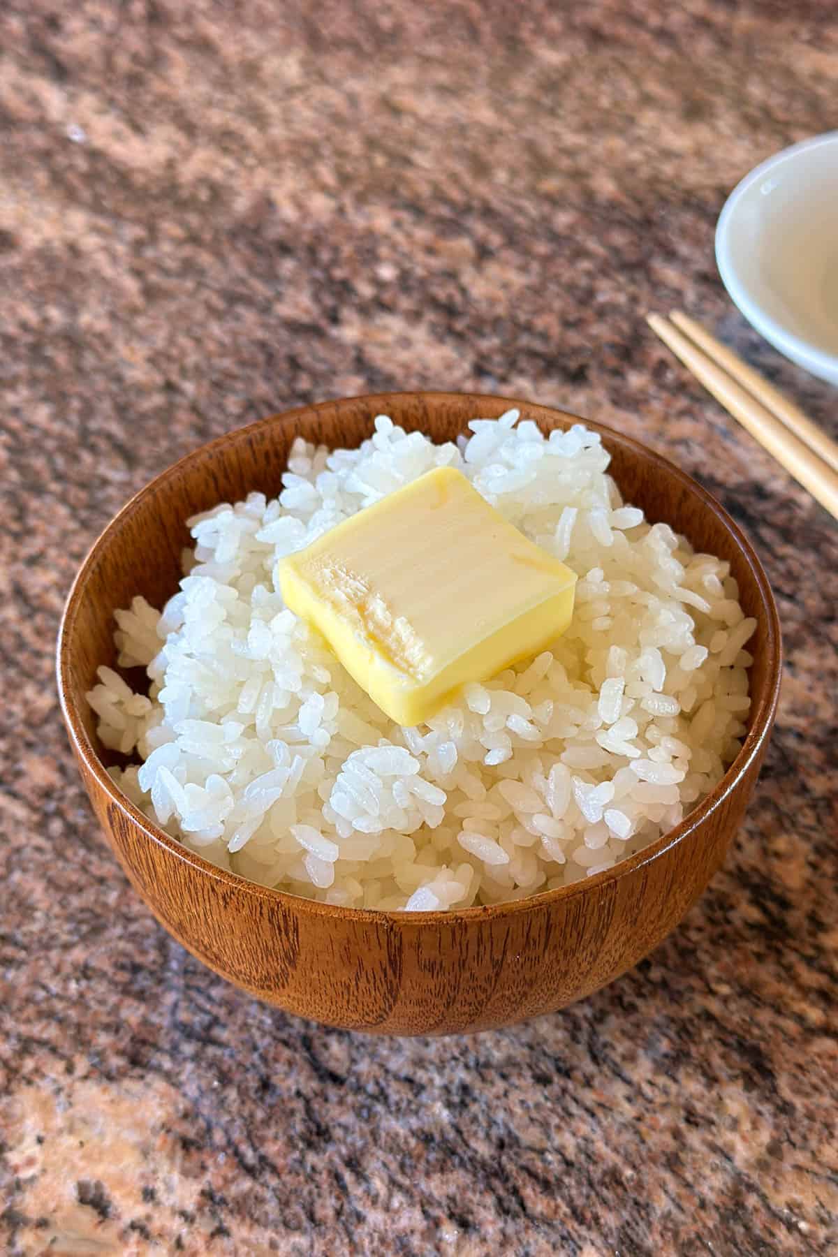 Making soy sauce butter rice.