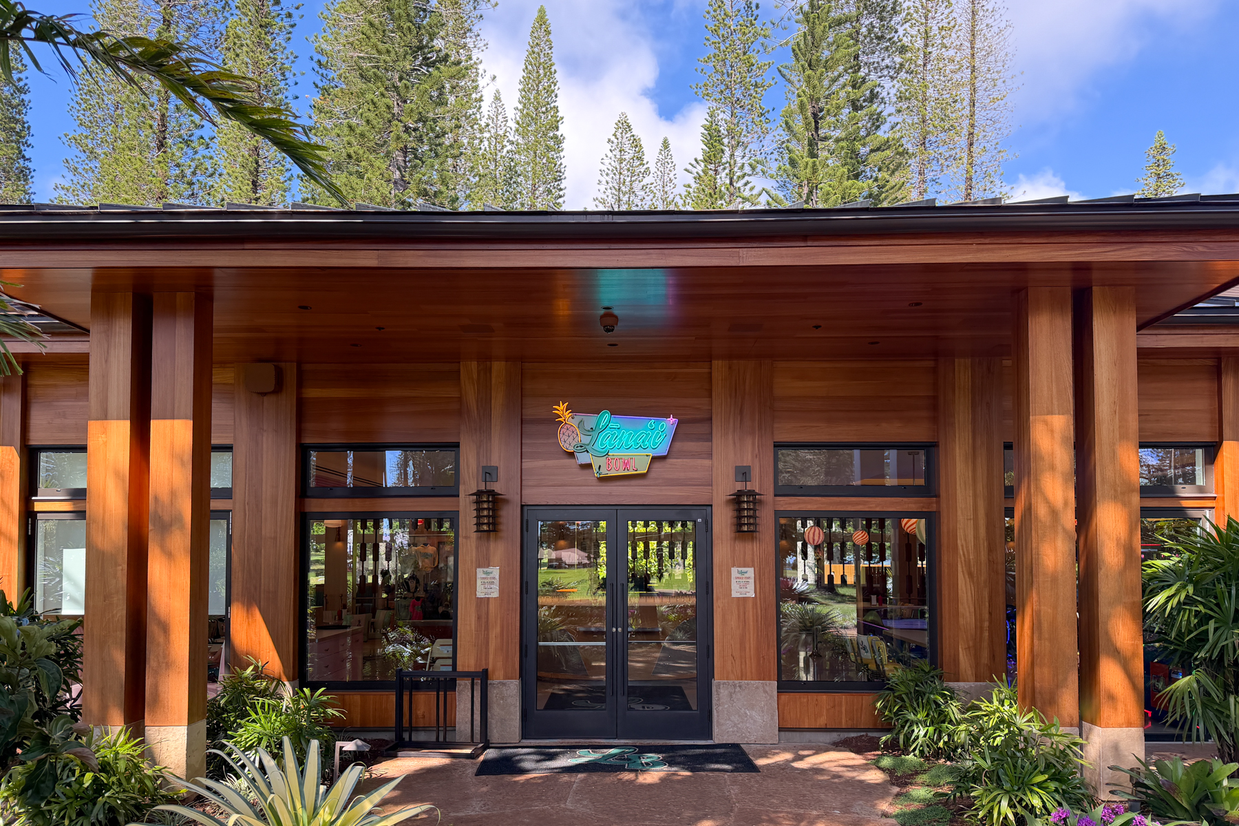 Entrance to Lanai Bowl.