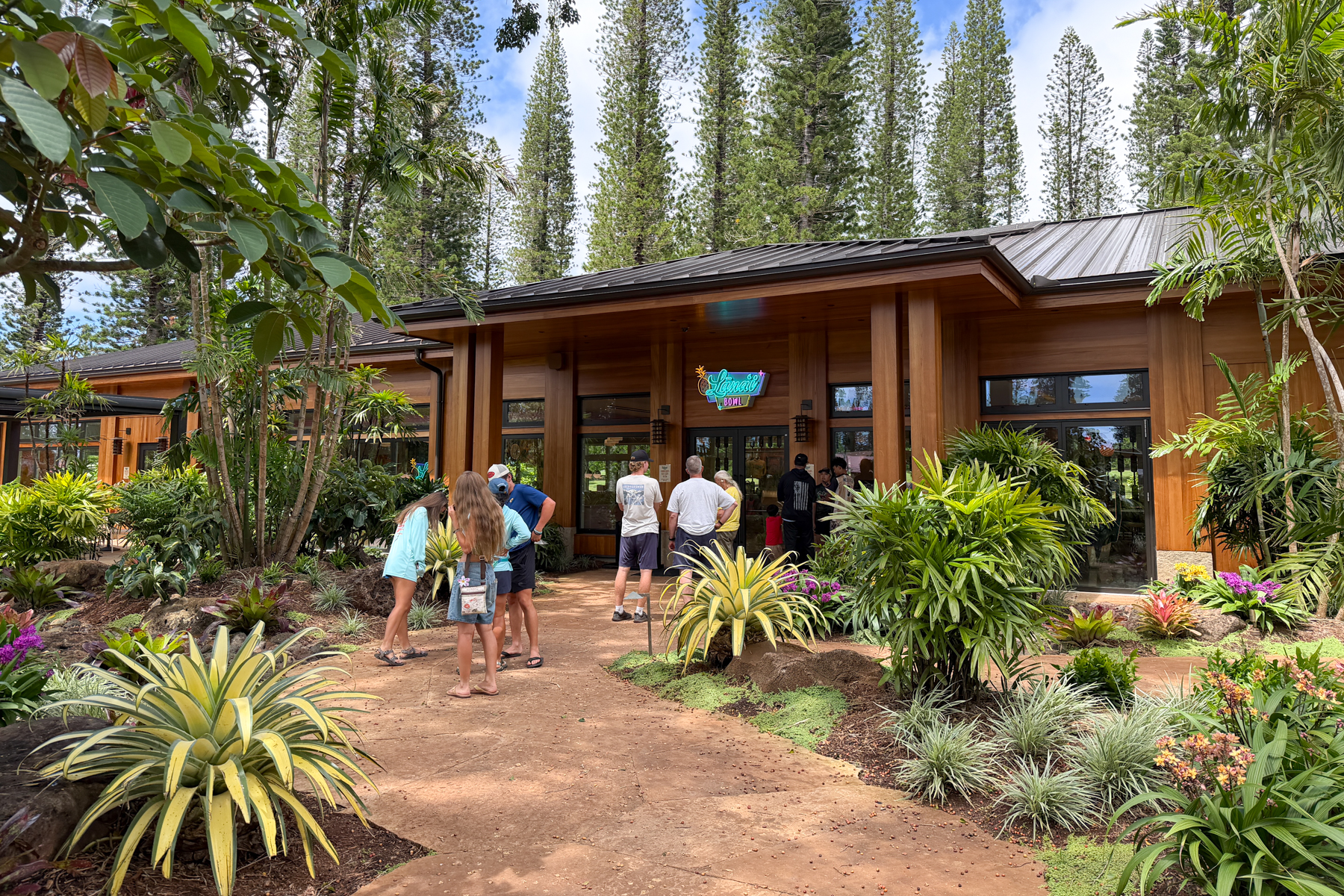 Entrance to Lanai Bowl.